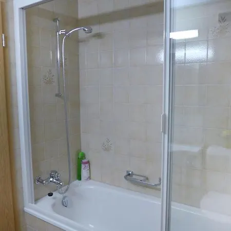 Sleeps 6 Wifi Apartment *